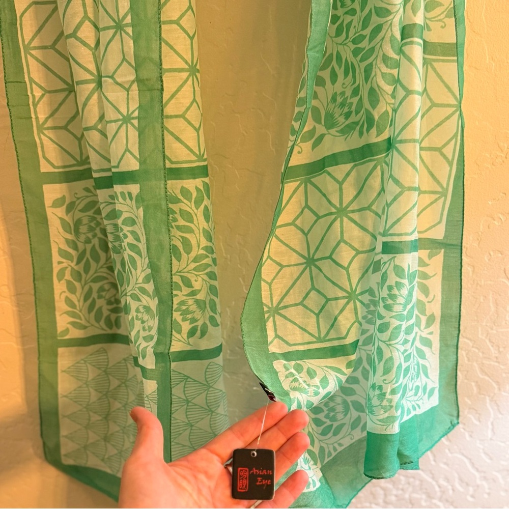 Green Geometric Pattern Scarf - Picture 2 of 2